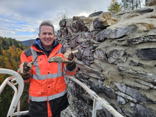 Sicherungsarbeiten an der vorderen Burgmauer