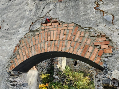 Sicherungsarbeiten an der vorderen Burgmauer