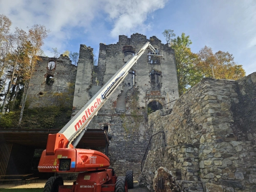 Sicherungsarbeiten an der vorderen Burgmauer