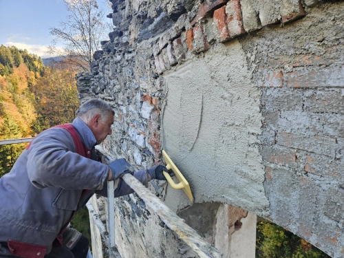 Sicherungsarbeiten an der vorderen Burgmauer